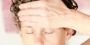 Massage de la tête Shiroabhyanga